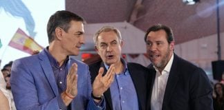 Pedro Sánchez con Óscar Puente y Rodríguez Zapatero en un acto político.