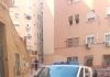 El desgarro de la madre del joven al que unos sicarios han asesinado por error Barrio de Málaga donde se produjo el asesinato. (Foto: EP)