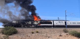Locomotora de un AVE Madrid-Barcelona-Figueras incendiada a la altura de Ricla.
