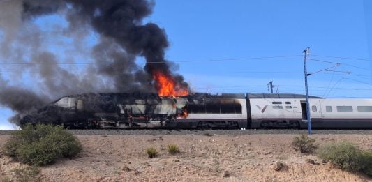 Incendio en el AVE Locomotora de un AVE Madrid-Barcelona-Figueras incendiada a la altura de Ricla.