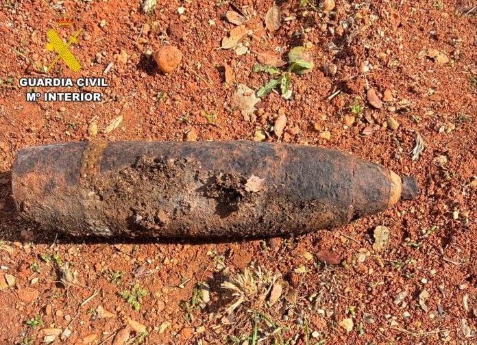 Un proyectil de artillería originario de la Guerra Civil en Abánades.