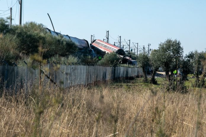 Uno de los trenes accidentados, a 28 de octubre de 2026, en Urda, Toledo, Castilla-La Mancha (España). Dos trenes han colisionado en la mañana de este miércoles, 28 de octubre, en la estación de la localidad toledana de Urda. En el lugar están trabajando bomberos de los parques de Alcázar de San Juan y Orgaz, Protección Civil de varios pueblos de los alrededores, tres helicópteros sanitarios y dos UVI. Juanma Jiménez / Europa Press 28/10/2026