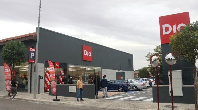 Cabanillas inaugura un supermercado muy «taurino» Supermercado DIA de Cabanillas del Campo poco después de su inauguración el 30 de septiembre de 2026. (Foto: Ayto. Cabanillas)