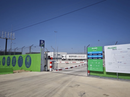 Acceso al "aparcamiento seguro" para camiones en Cabanillas del Campo.