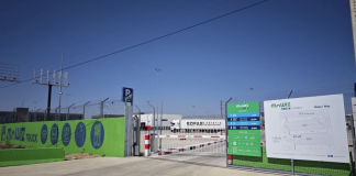 Una empresa privada crea un «aparcamiento seguro» para camiones en Cabanillas del Campo Acceso al "aparcamiento seguro" para camiones en Cabanillas del Campo.