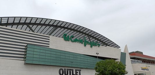 Exterior del outlet de El Corte Inglés en Guadalajara. (Foto: La Crónic@)