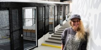 Elévate por encima de los demás para ver Praga: un viaje breve pero muy «cool» Anna Marešová es la autora del nuevo diseño de este funicular de Praga.