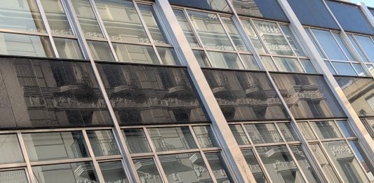 Últimos días para ganar 250 euros con alguna de tus mejores fotos de Guadalajara Reflejos de viviendas de Guadalajara
