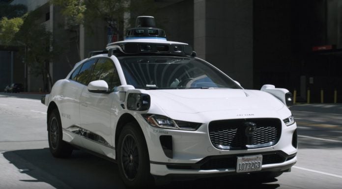 Pronto te vas a cruzar por Madrid con los coches sin conductor de Google Uno de los vehículos utilizados por Waymo para las pruebas de circulación sin conductor.