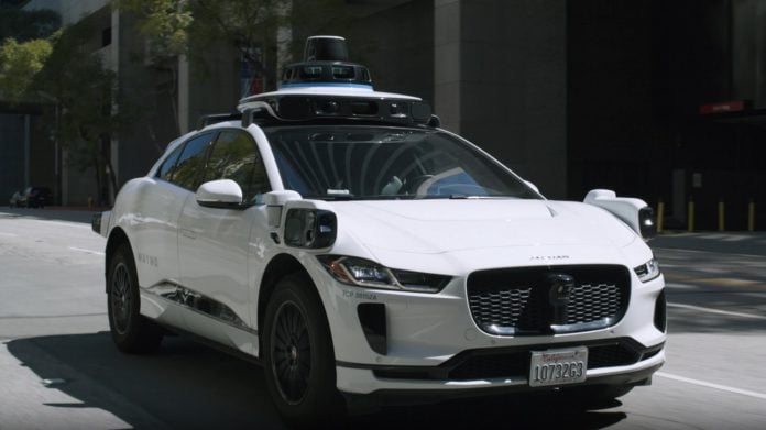 Uno de los vehículos utilizados por Waymo para las pruebas de circulación sin conductor.