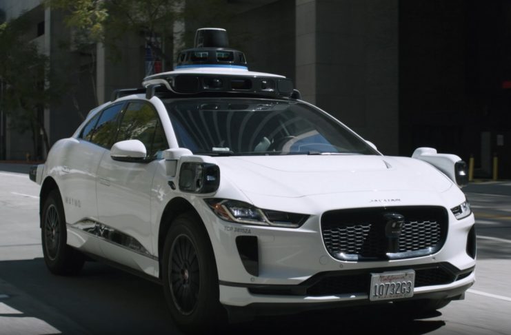 Pronto te vas a cruzar por Madrid con los coches sin conductor de Google Uno de los vehículos utilizados por Waymo para las pruebas de circulación sin conductor.