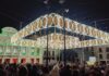 Primeros momentos con el alumbrado navideño de 2023 ya encendido en la Plaza Mayor de Guadalajara. (Foto: La Crónic@)
